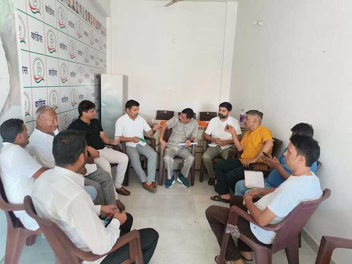 अठूरवाला में आयोजित हुई नगर कांग्रेस कमेटी डोईवाला की बैठक