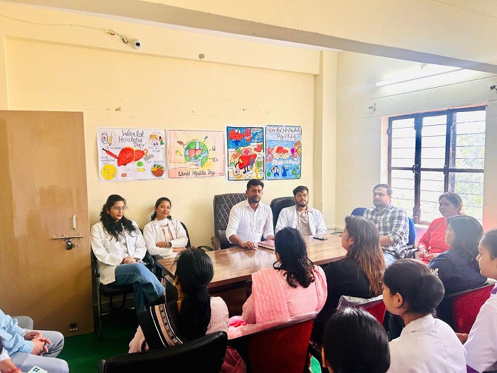 खुले भोजन और संक्रमित रक्त से फैलता है हेपेटाइटिस: स्वास्थ्य विभाग की चेतावनी