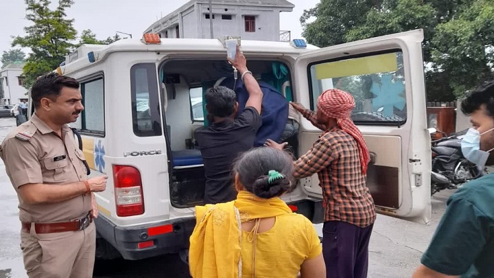 गांव के पास गुलदार का कहर, युवक गंभीर रूप से घायल