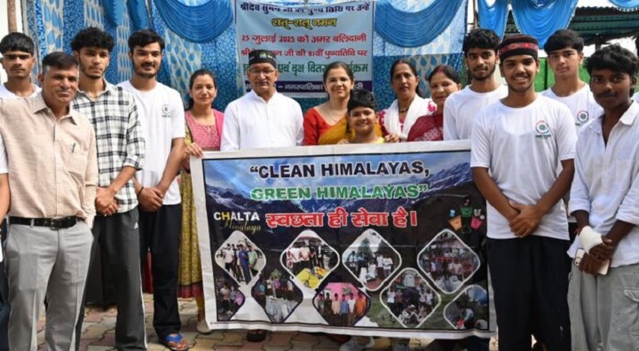अमर शहीद को नमन करते हुए बच्चों ने चलाया जागरूकता अभियान