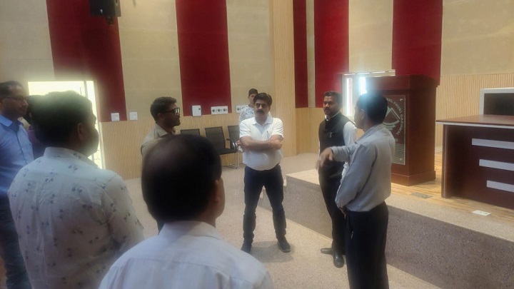 निर्वाचन प्रक्रिया की समीक्षा को लेकर कल्जीखाल पहुंचे क्षेत्रीय मजिस्ट्रेट