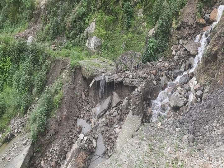 स्यालनी-जौरासी मार्ग पर बारिश ने मचाई तबाही, यातायात ठप