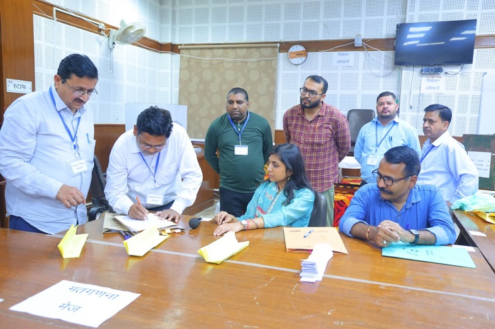 चुनाव प्रक्रिया शांतिपूर्ण और पारदर्शी तरीके से सम्पन्न — डीएम स्वाति एस. भदौरिया