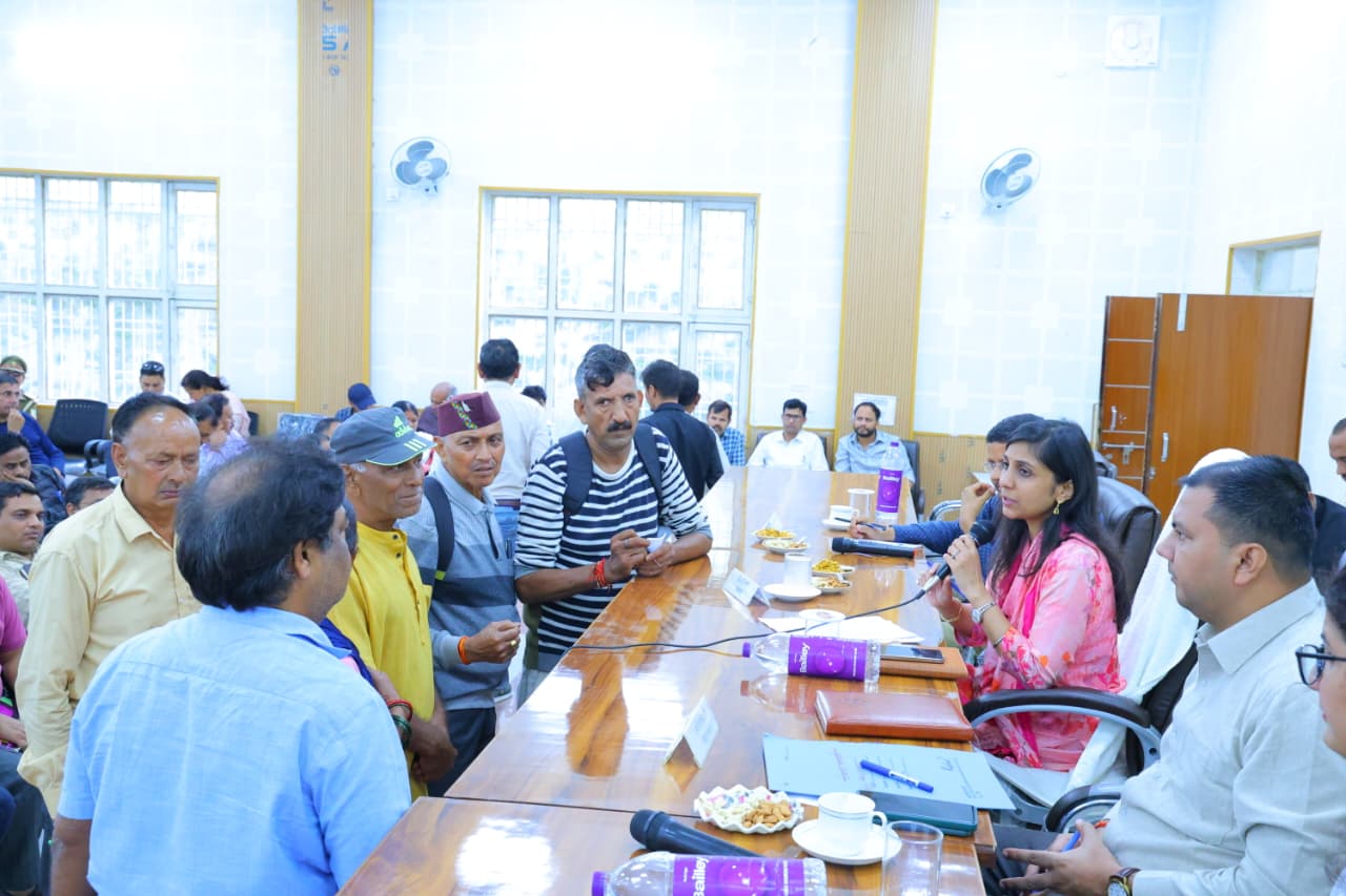 जिलाधिकारी की अनूठी पहल, तहसील दिवस बना समाधान दिवस