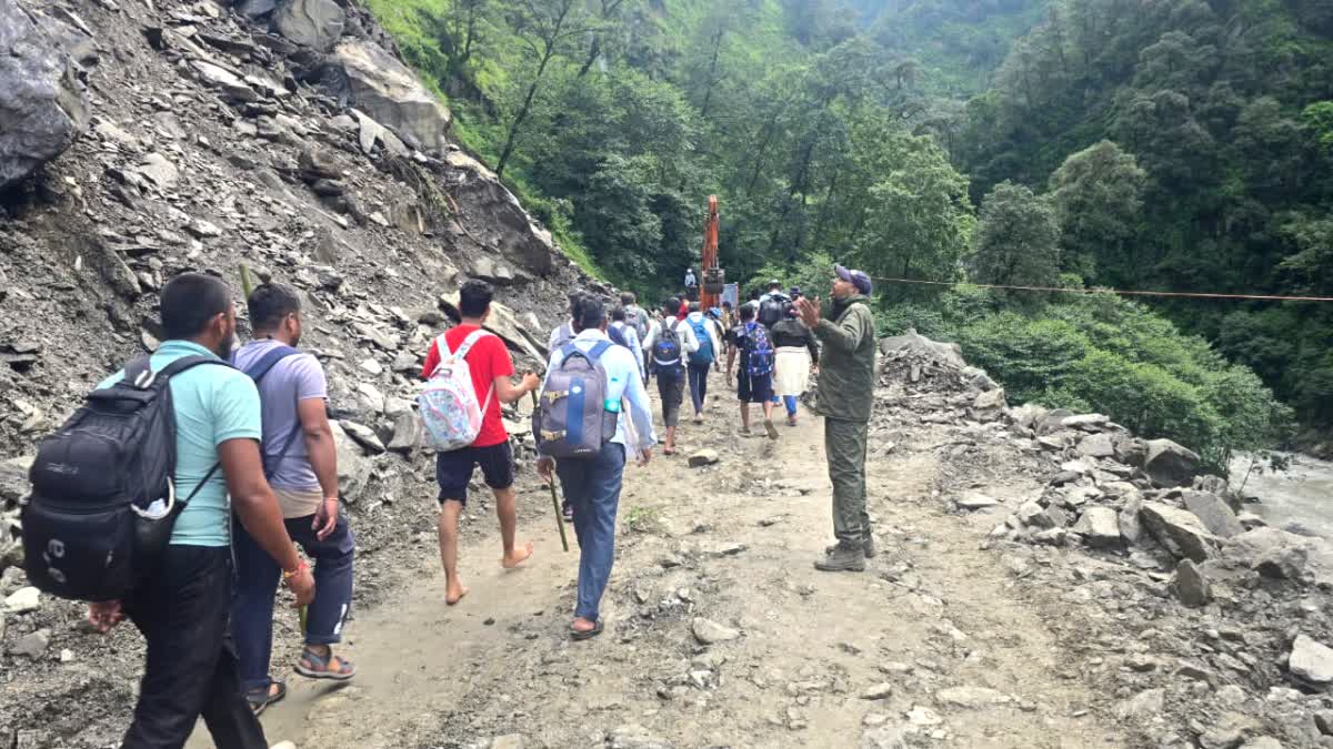 यात्रा मार्ग सुचारू होते ही केदारनाथ धाम में बढ़ी श्रद्धालुओं की भीड़