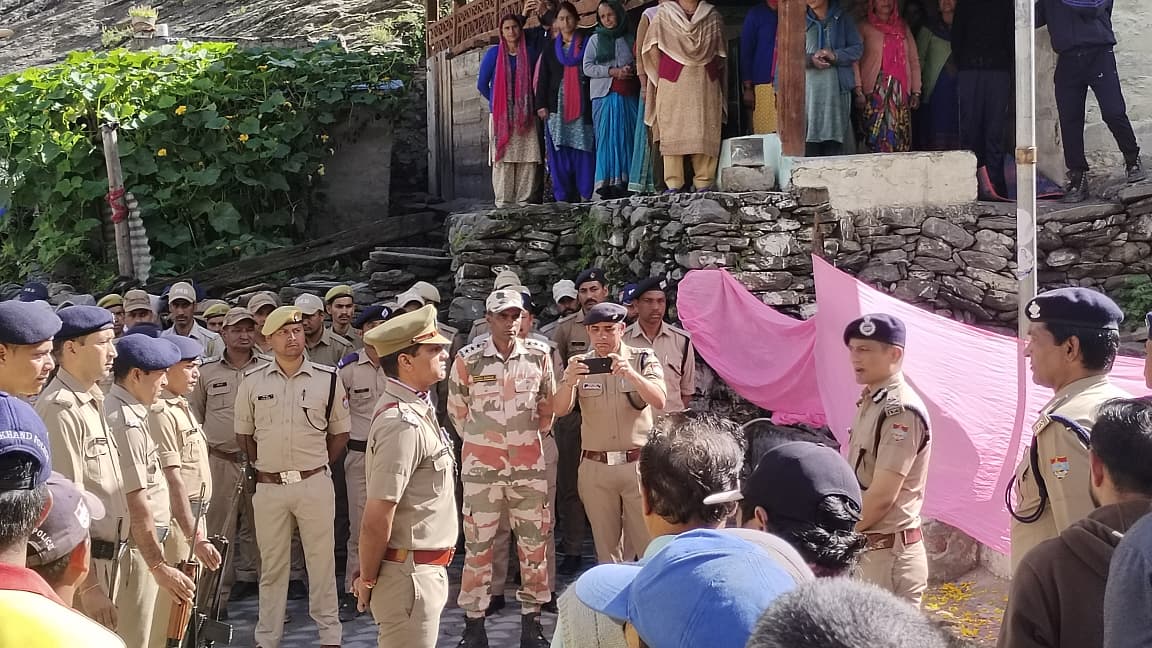 राहत कर्मियों और ग्रामीणों ने एक साथ मनाया स्वतंत्रता दिवस