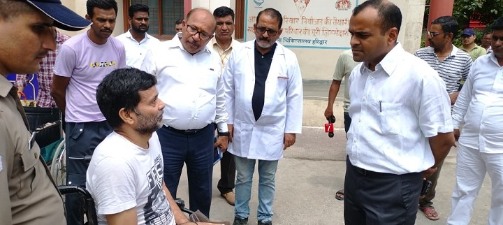 स्वास्थ्य सुविधाओं का लिया गया जायजा, मरीजों से की सीधी बातचीत