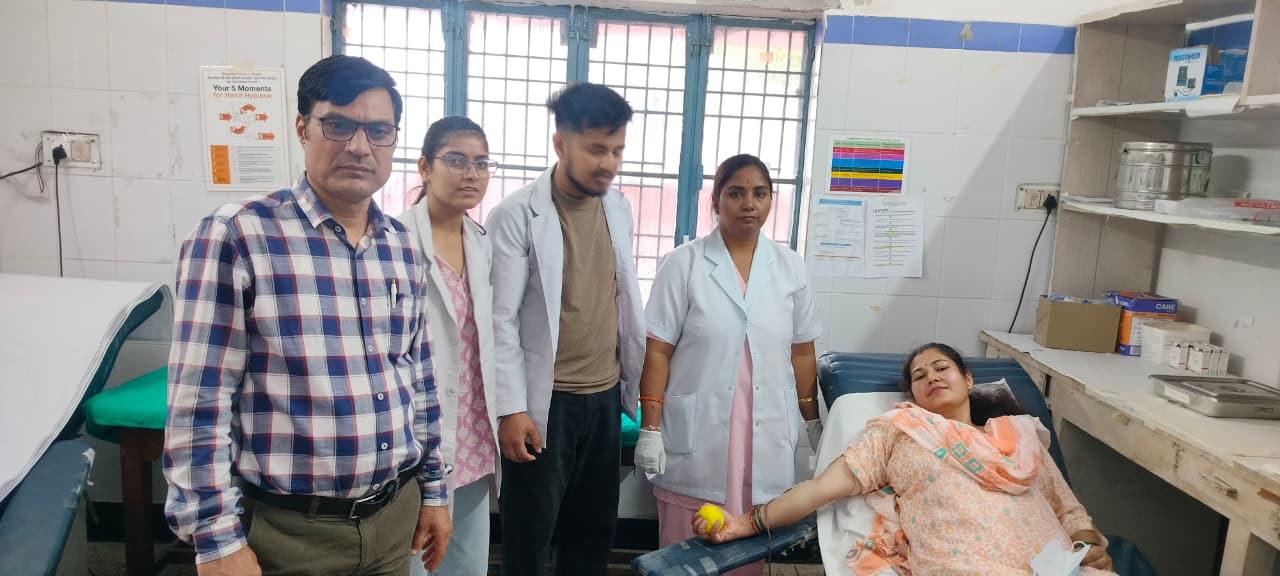 पौड़ी में स्वास्थ्य सेवा के लिए जुटे लोग, रक्तदान शिविर में बढ़-चढ़कर हिस्सा