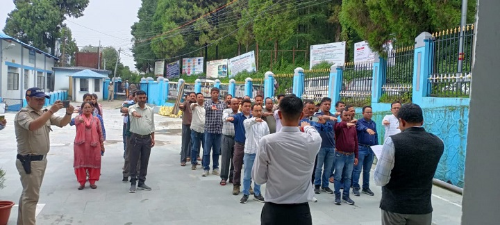 कार्यक्रम में विभिन्न विभागों के अधिकारी-कर्मचारी रहे उपस्थित